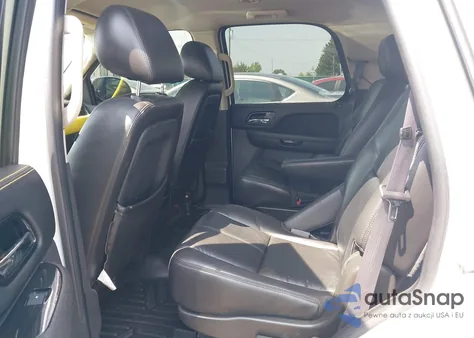 2011 Chevrolet Tahoe Lt z USA, uszkodzony, nr VIN 1GNSCBE01BR275824